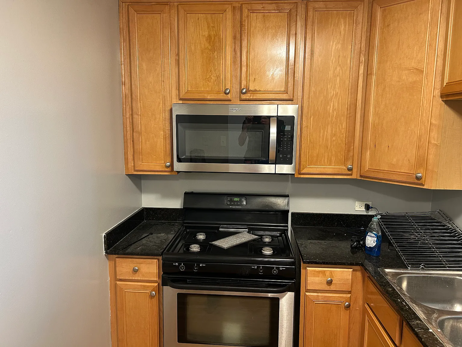 1 bed, 1.0 bath, 750 sqft, $2,124 — Photo 1