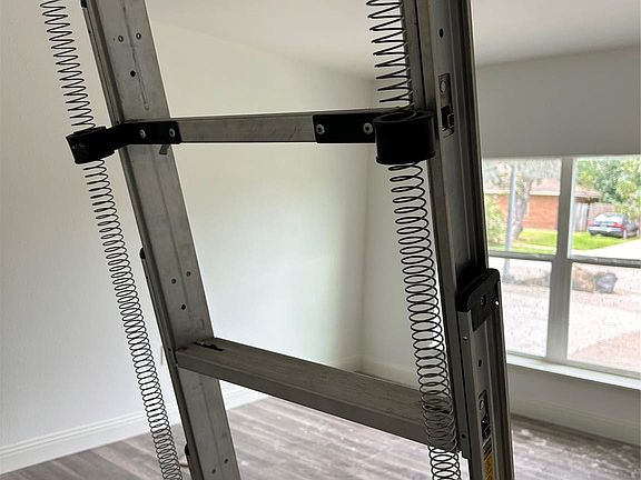 5th image of 4234 Howcher St