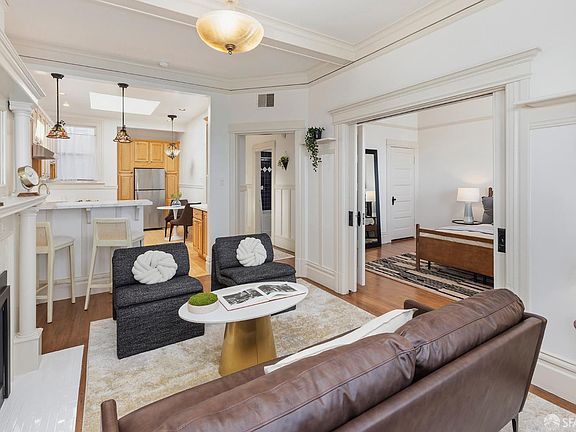 4th image of 1263 Oak St APT 5