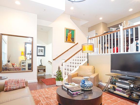4th image of 375 Destino Cir