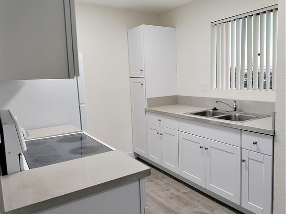 3rd image of 2525 Fairmount Ave #24