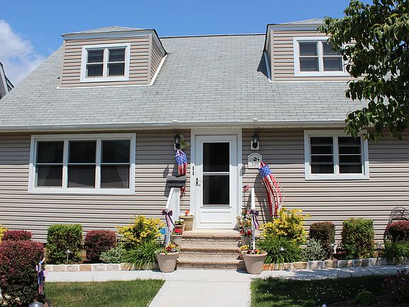 3rd image of 139 Overlook Ave