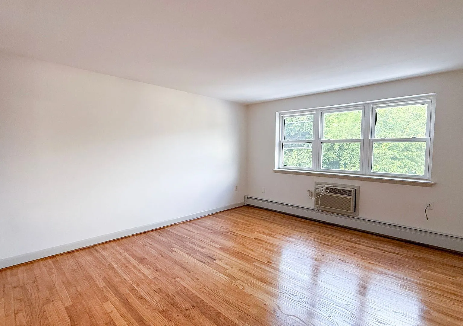 180 Bond St / Theo Investments LLC — Photo 1