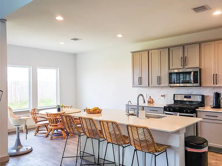 7219 Sunbreeze Ln — Photo 6