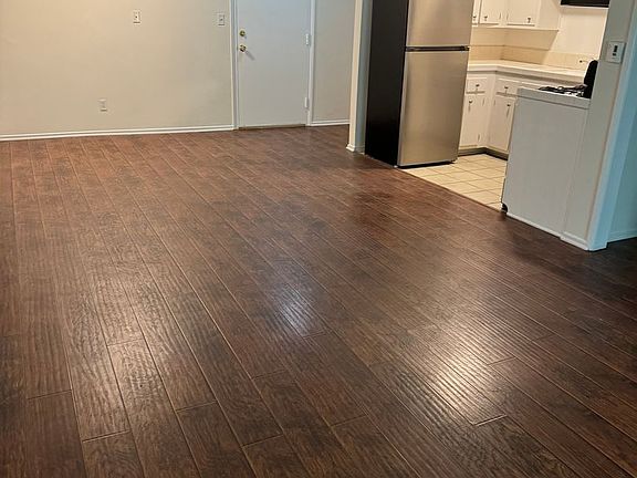 4th image of 617 N Orange Dr #107