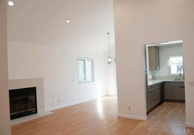 5037 Niagara Ave — Photo 2