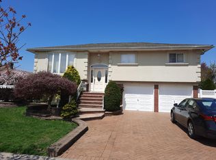 40 Stewart St, Plainview, NY 11803