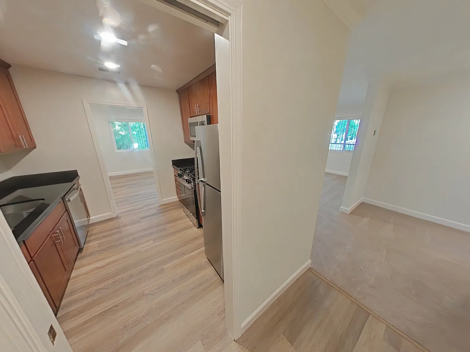 3 bed, 1400 sqft, $5,795 — Photo 2