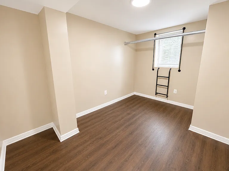 4 Carnegie Ave #BASEMENT — Photo 17
