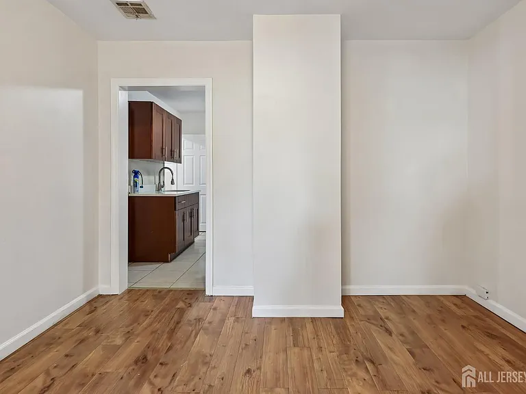 660 Charles St #2 — Photo 7