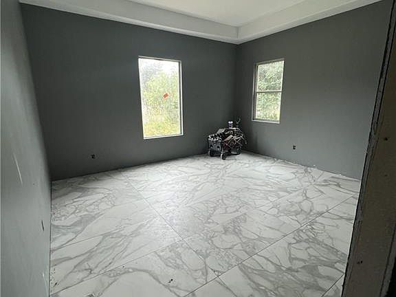 4th image of 2313 Champion Ave