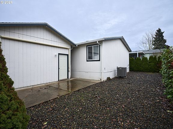 5th image of 5101 NE 121st Ave Unit 132