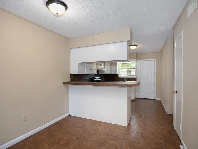 1604 N Roberson St #B — Photo 13