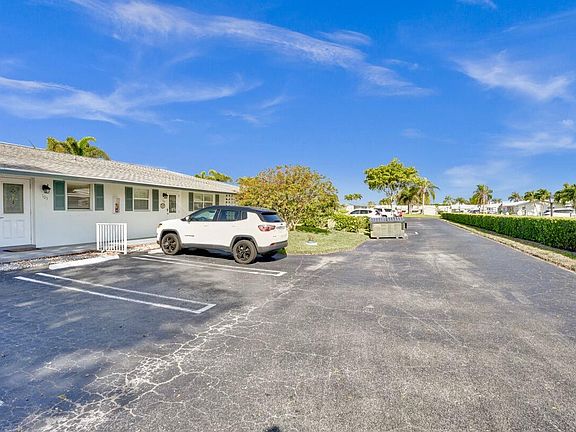 5th image of 701 SW Lake Court #103