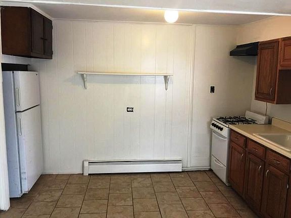 4th image of 819 Swinton Ave #1