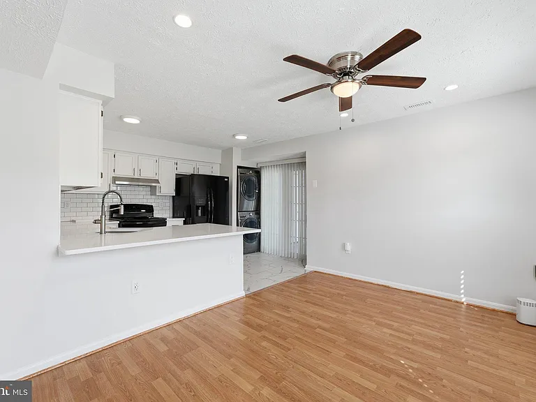 E Rosecroft Village Cir — Photo 6