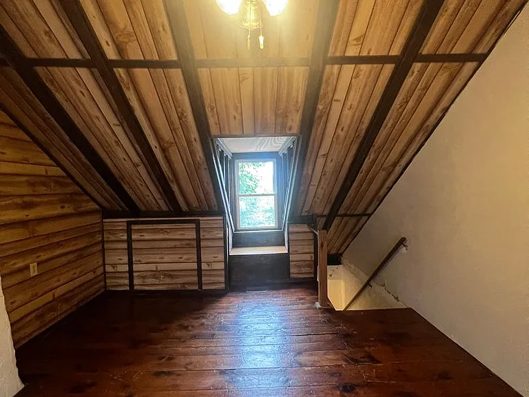 318 S 3rd St — Photo 13