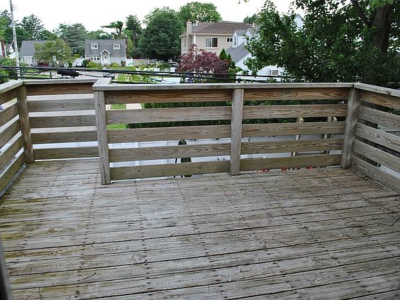 5th image of 97 Dartmouth Dr