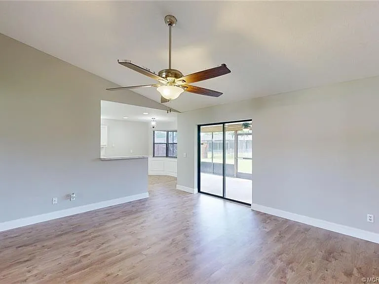 2881 SE Nance St — Photo 5