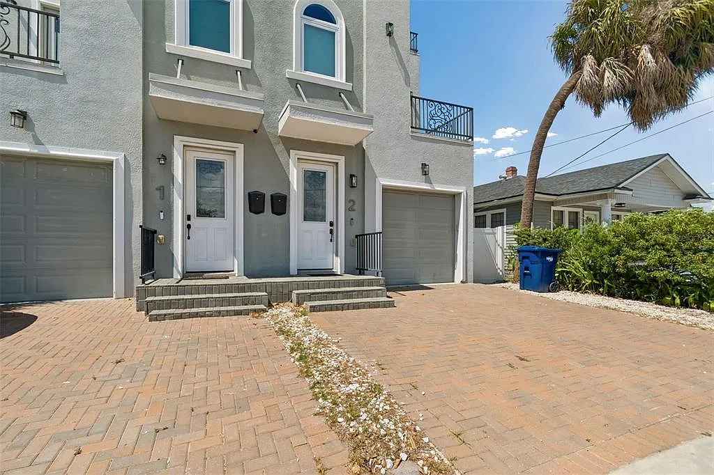 Building Photo - 2113 W Cass St #2