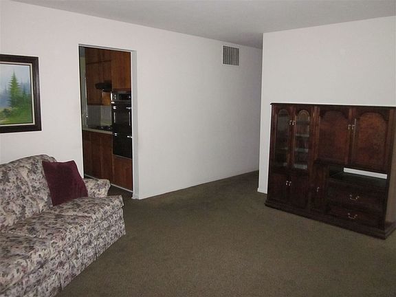 5th image of 2808 N Victoria Ave