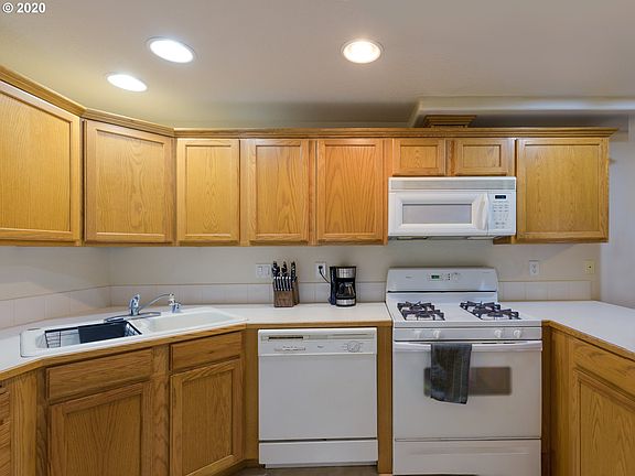 4th image of 5500 NE 89th Ave