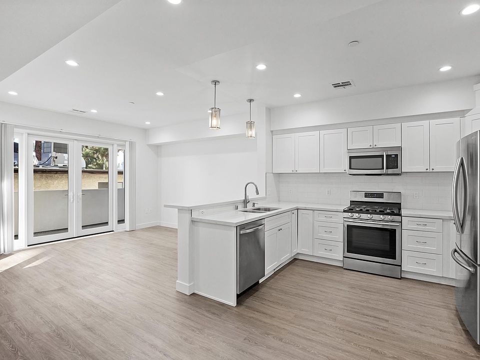 1st image of 4114 Vantage Ave #301