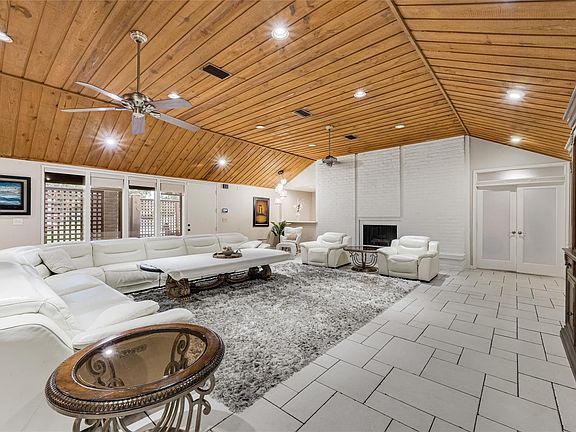 2nd image of 3123 Woodland Ct