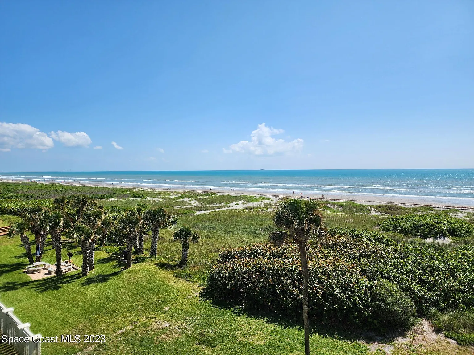 3 bed, 2.0 bath, 1618 sqft, $3,900 — Photo 2