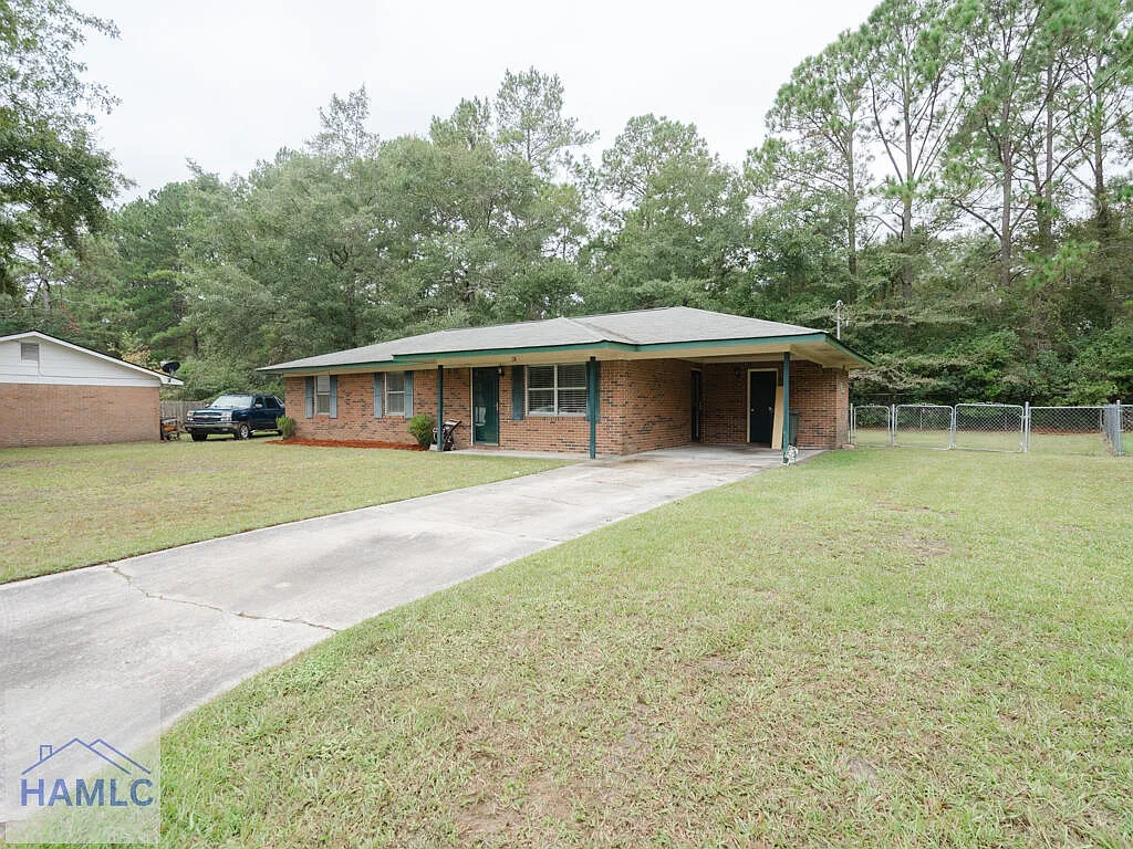 3 bed, 1.5 bath, 1075 sqft, $1,550 — Photo 3