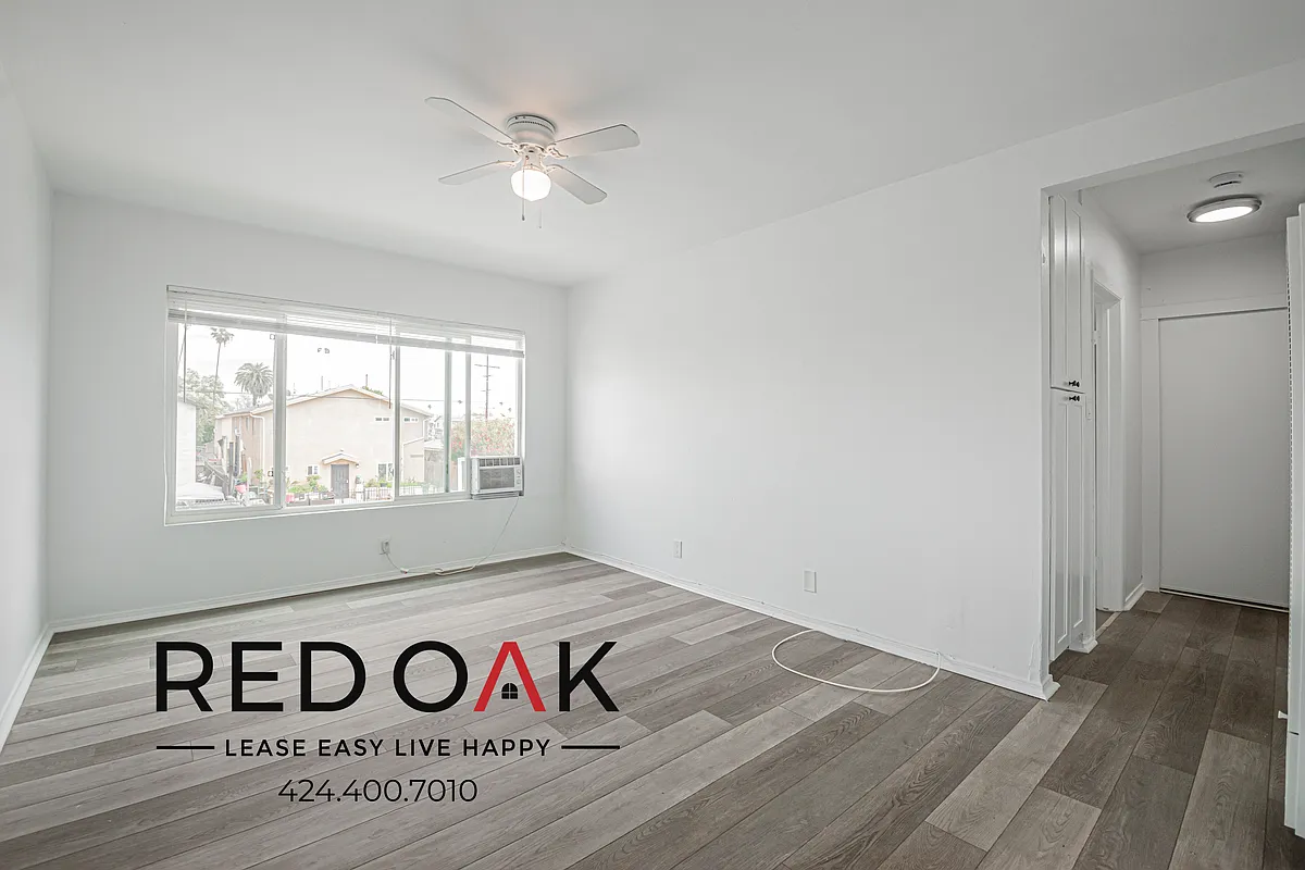 Building Photo - 252 E 79th St #256