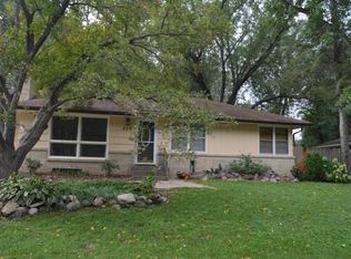 330 Lilac Ln, Shoreview, MN 55126