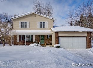 3853 E Norwalk Dr SE, Grand Rapids, MI 49508