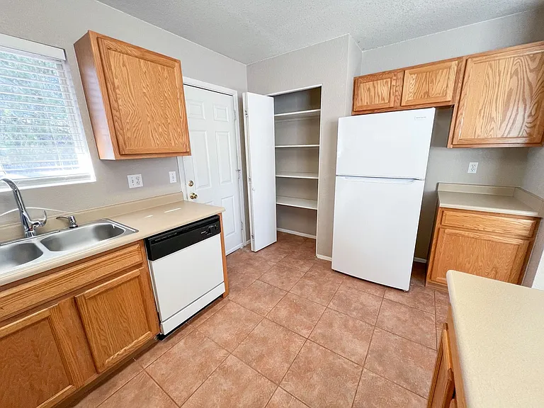 4203 E Commercial Way #B — Photo 4