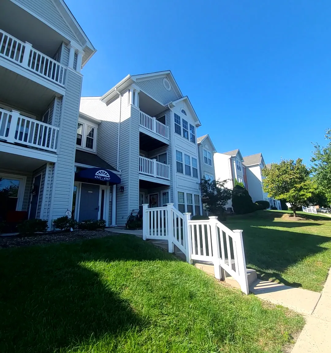 Spacious 2BR/2BA Condo for Rent in Southfield at Whitemarsh — Photo 1