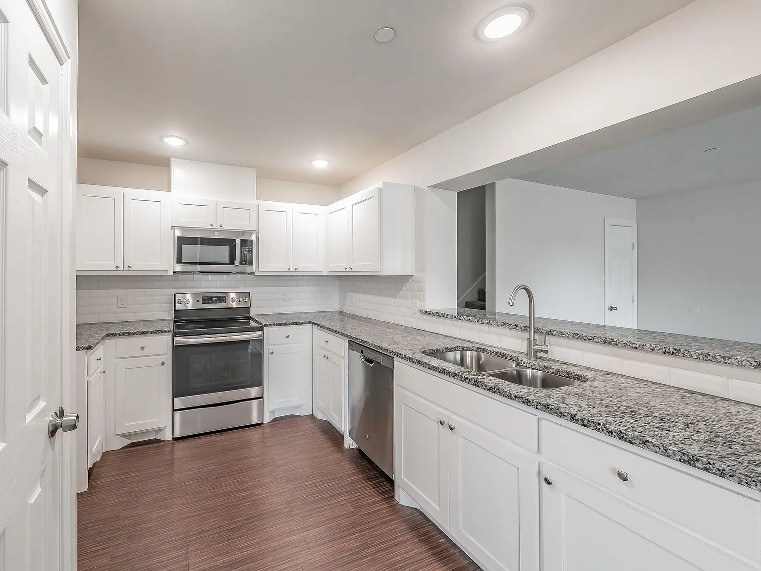 3 bed, 1740 sqft, $2,450 — Photo 4