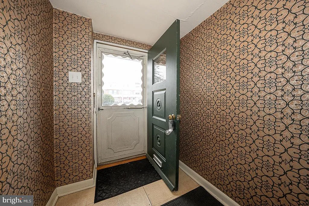 3 bed, 1.0 bath, 1420 sqft, $2,000 — Photo 4