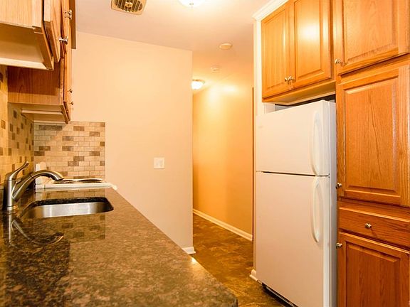 3rd image of 417 La Plaza Ct
