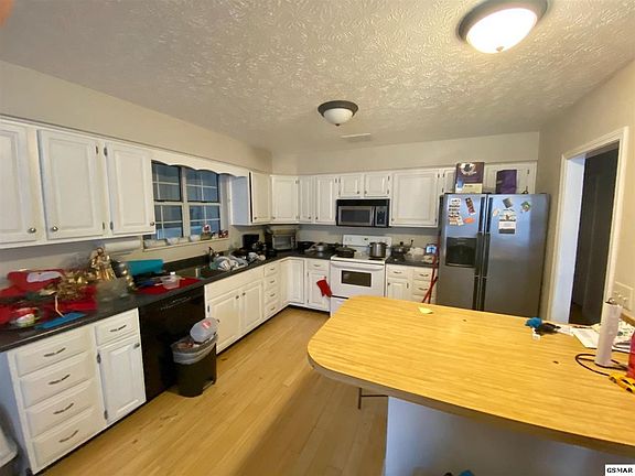 5th image of 428 Park Rd #432PARKROADISALSOINCLUDED