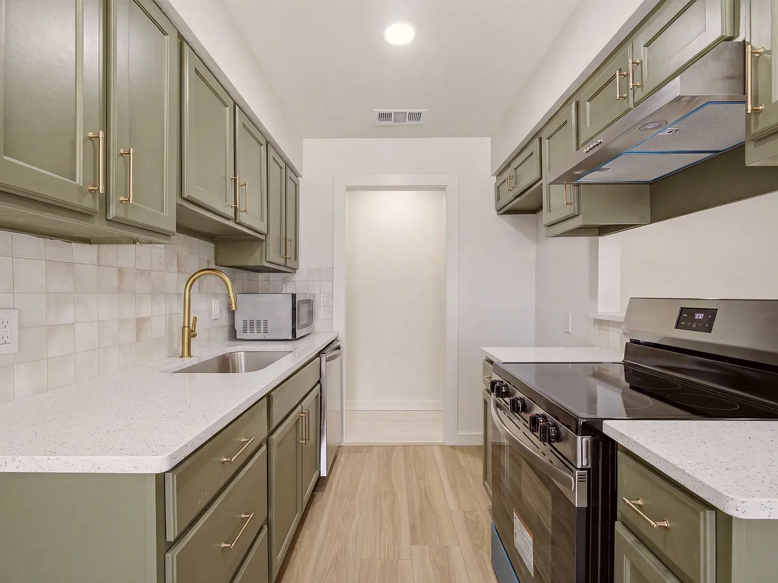 2 bed, 920 sqft, $1,499 — Photo 4