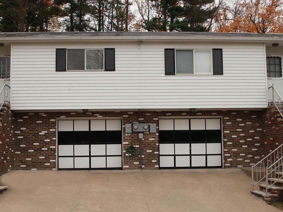 Front of 63A Oak Drive Circle Duplex