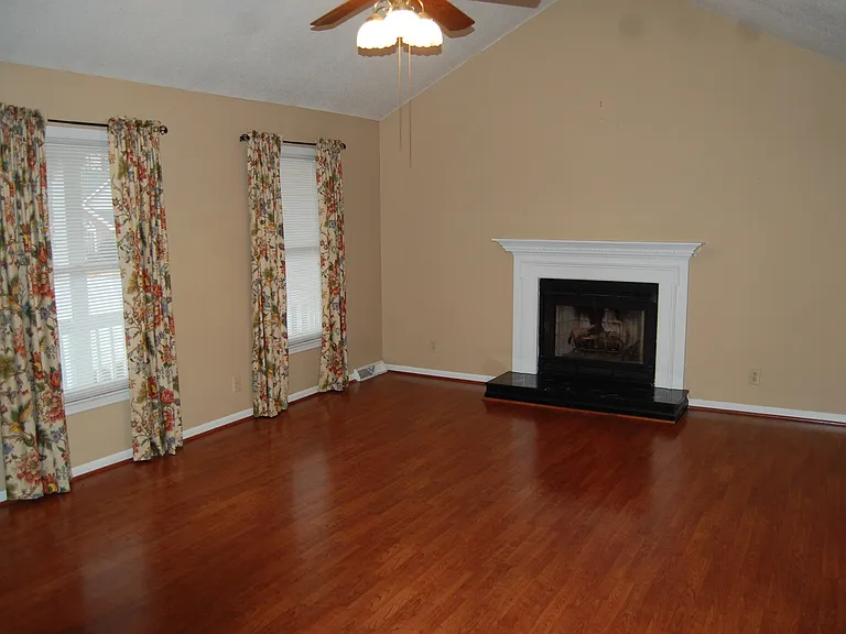 2 Amberly Ct — Photo 3