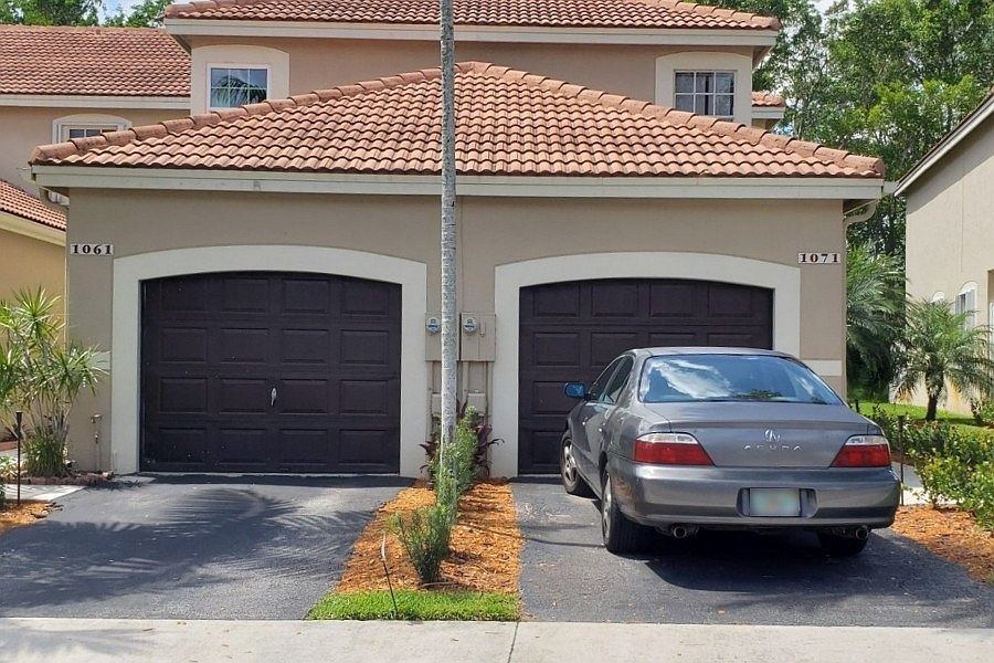 1st image of 1071 Sorrento Dr