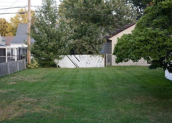 4th image of 457 E 271st St