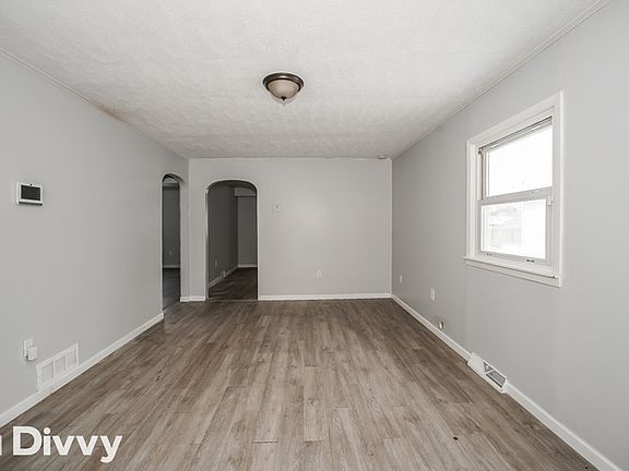 4th image of 2815 Crehore St