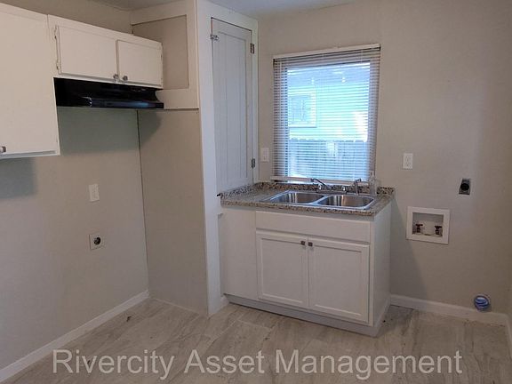 4th image of 2204-2206 Lyon Ave #2204