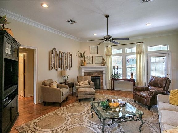 5th image of 5738 Aspen St