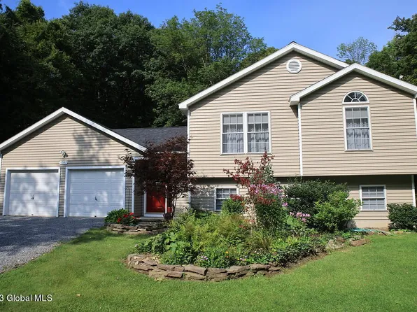 5557 Lake Road, Galway, NY 12074