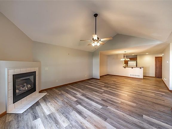 2nd image of 291 Woodbury Cir