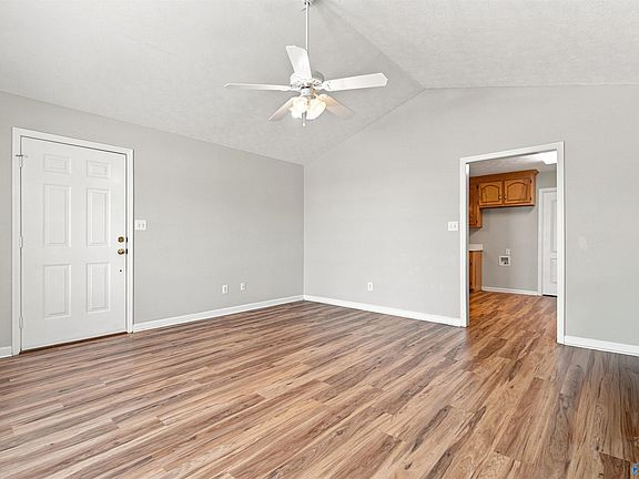 4th image of 150 Sycamore Pl